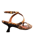 Sandália Bico Fino Estampa Leopardo Salto Baixo